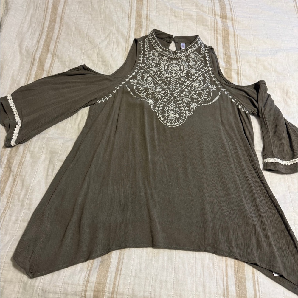 Xhilaration Olive green Embroidered Cold Shoulder Tunic blouse size medium